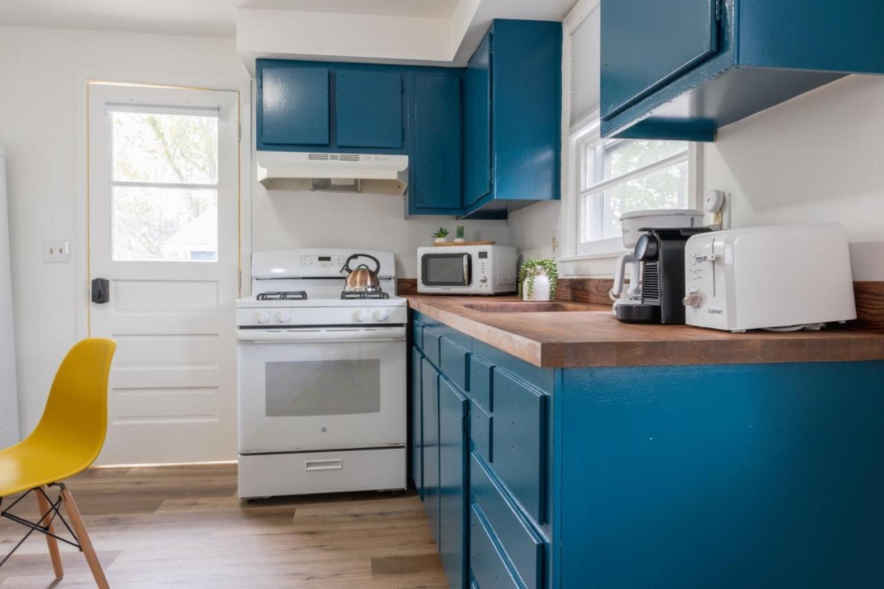 Retro Retreat Renovated 2Br, Desk, No Chore List! Kingston Exterior photo