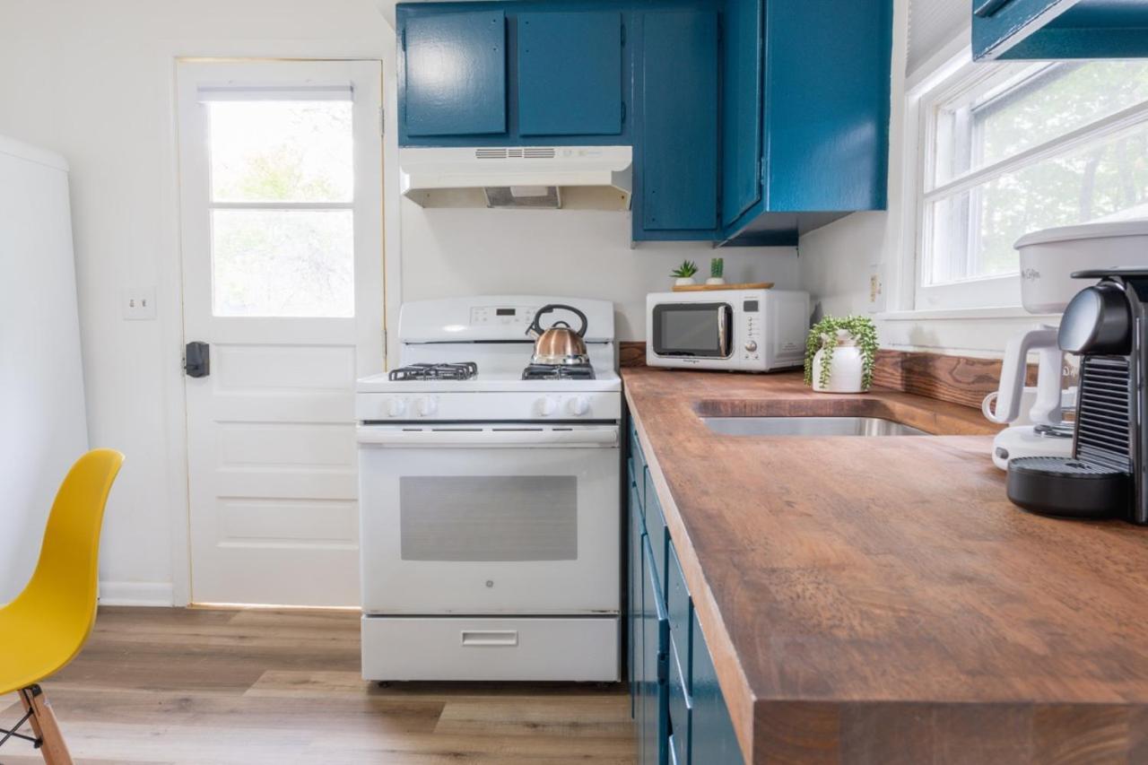 Retro Retreat Renovated 2Br, Desk, No Chore List! Kingston Exterior photo