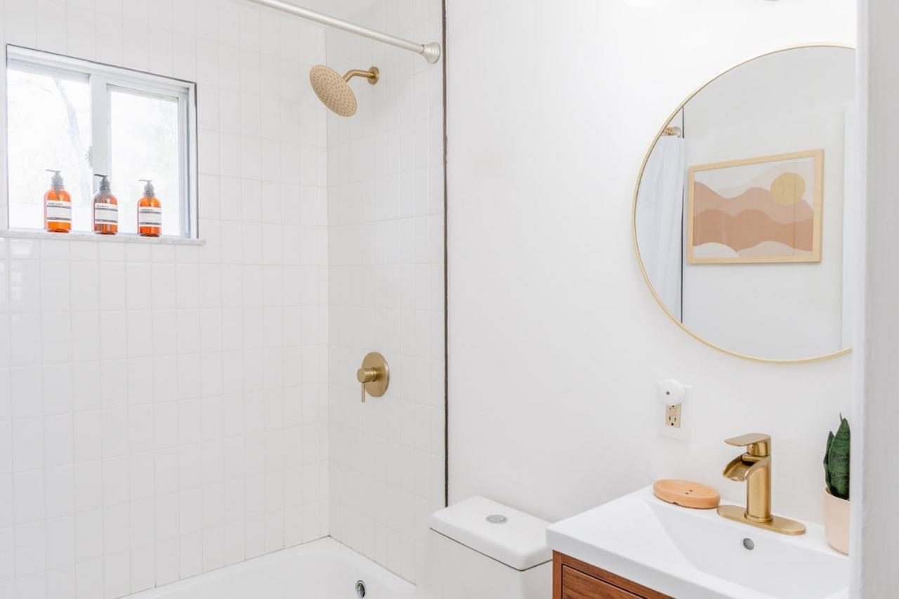 Retro Retreat Renovated 2Br, Desk, No Chore List! Kingston Exterior photo