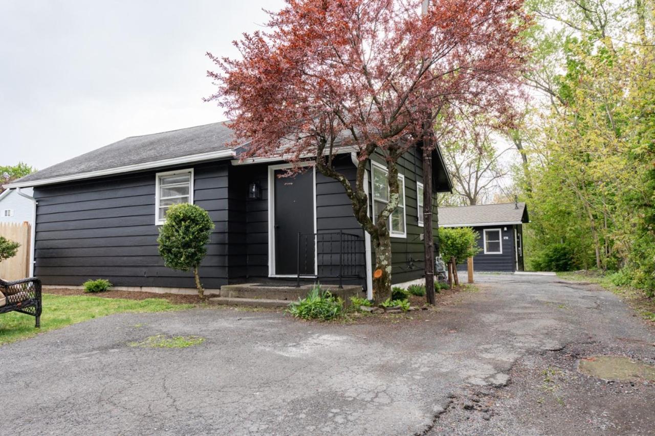 Retro Retreat Renovated 2Br, Desk, No Chore List! Kingston Exterior photo