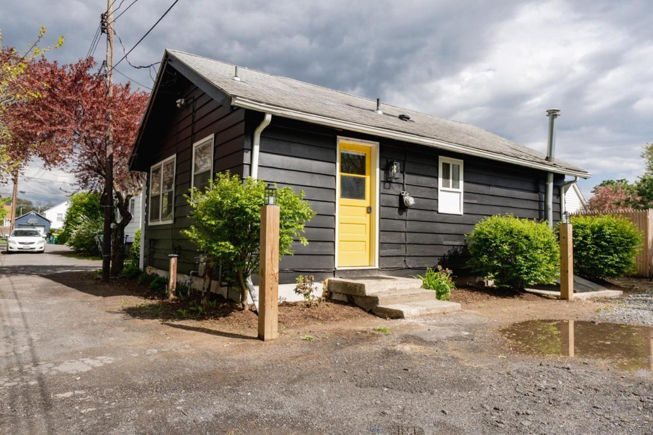 Retro Retreat Renovated 2Br, Desk, No Chore List! Kingston Exterior photo